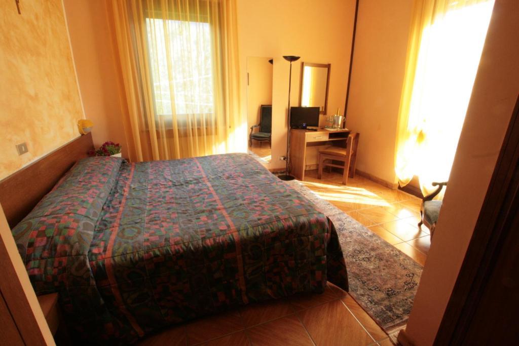 Hotel Sarre Pokoj fotografie
