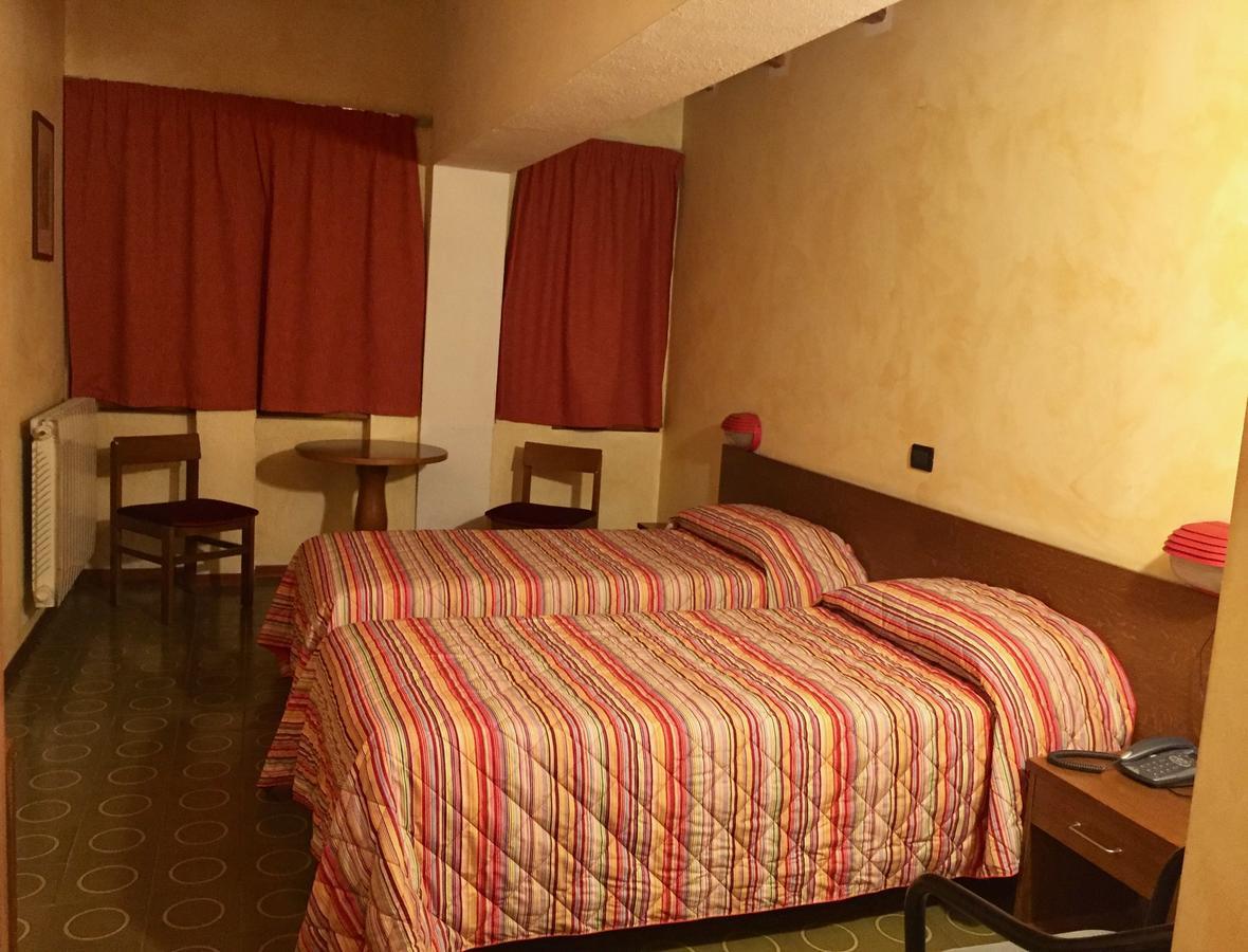 Hotel Sarre Exteriér fotografie