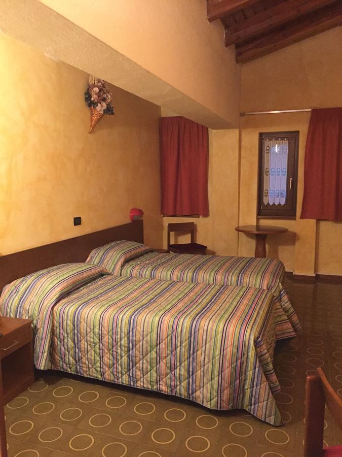 Hotel Sarre Exteriér fotografie